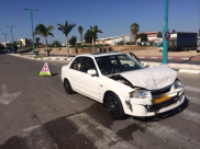 بالصور: إصابة متوسطة لشخصين بحادث طرق في مدينة الرملة 